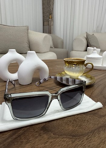 Şeffaf Gri Kadın Gözlüğü - Görsel 2