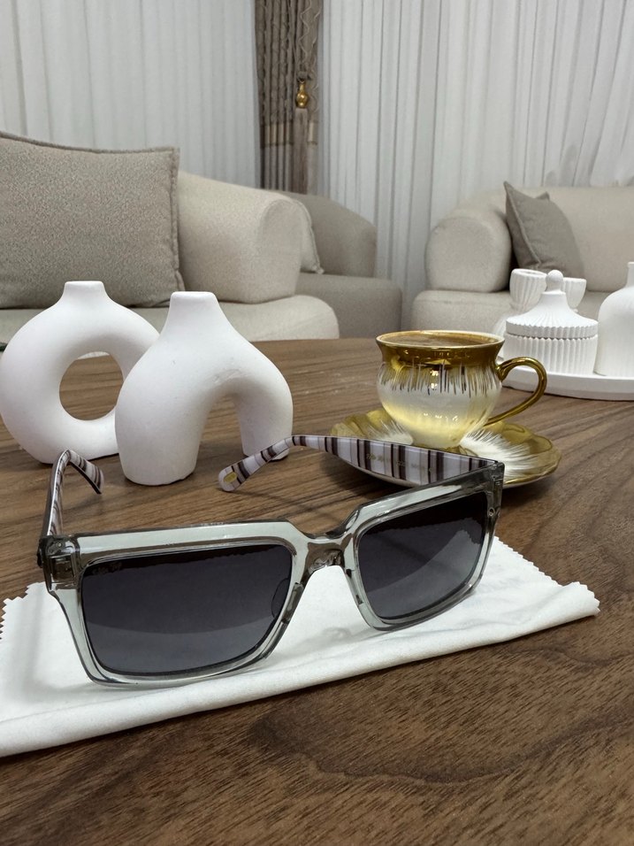Şeffaf Gri Kadın Gözlüğü - Görsel 2