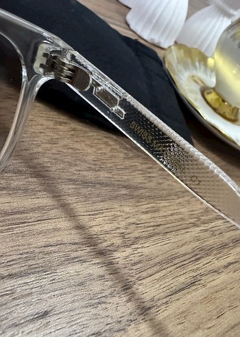 Şeffaf Çerçeveli Gri Kadın Gözlüğü - Görsel 3