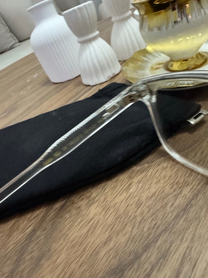 Şeffaf Çerçeveli Gri Kadın Gözlüğü - Görsel 4