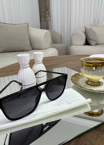 Şeffaf Siyah Kadın Güneş Gözlüğü - Görsel 2