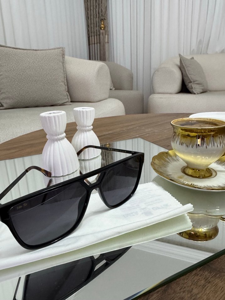 Şeffaf Siyah Kadın Güneş Gözlüğü - Görsel 2
