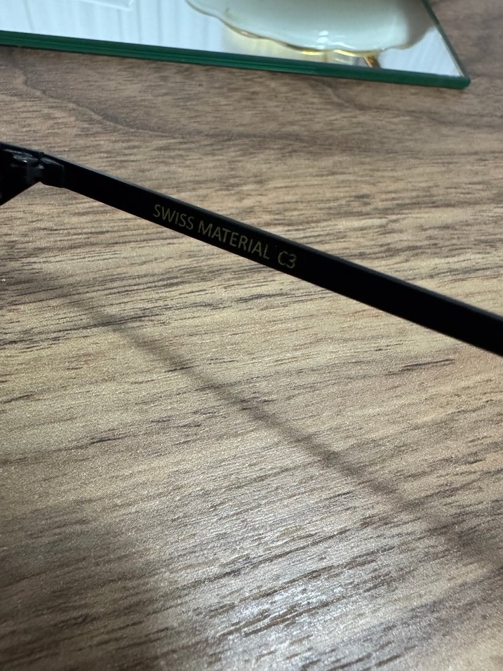 Şeffaf Siyah Kadın Güneş Gözlüğü - Görsel 4