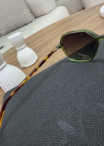 Şeffaf Haki Kadın Güneş Gözlüğü - Görsel 3