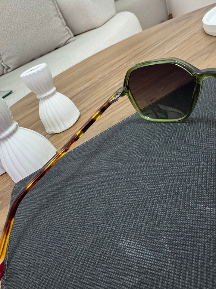 Şeffaf Haki Kadın Güneş Gözlüğü - Görsel 3