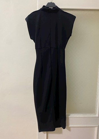 Siyah Drapeli Yüksek Yakalı Uzun Elbise - Görsel 2