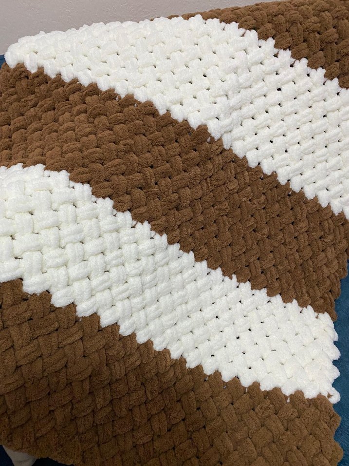 Kahverengi Beyaz Örgü Çocuk Battaniyesi - Görsel 2