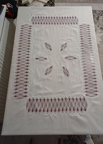 İşlemeli Beyaz Masa Örtüsü - Görsel 3