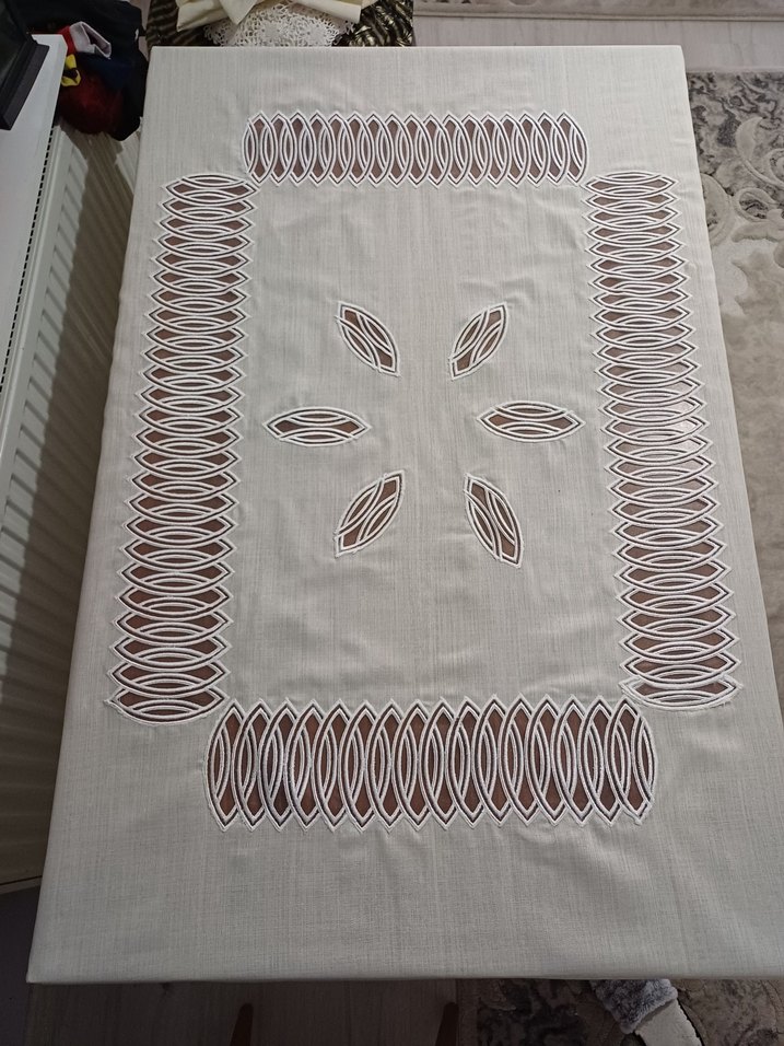 İşlemeli Beyaz Masa Örtüsü - Görsel 3