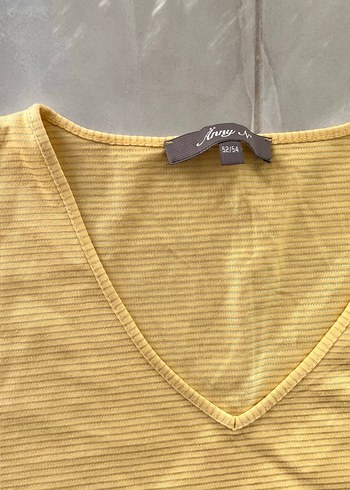 Sarı V Yakalı Keten Kadın Tişört - Görsel 2