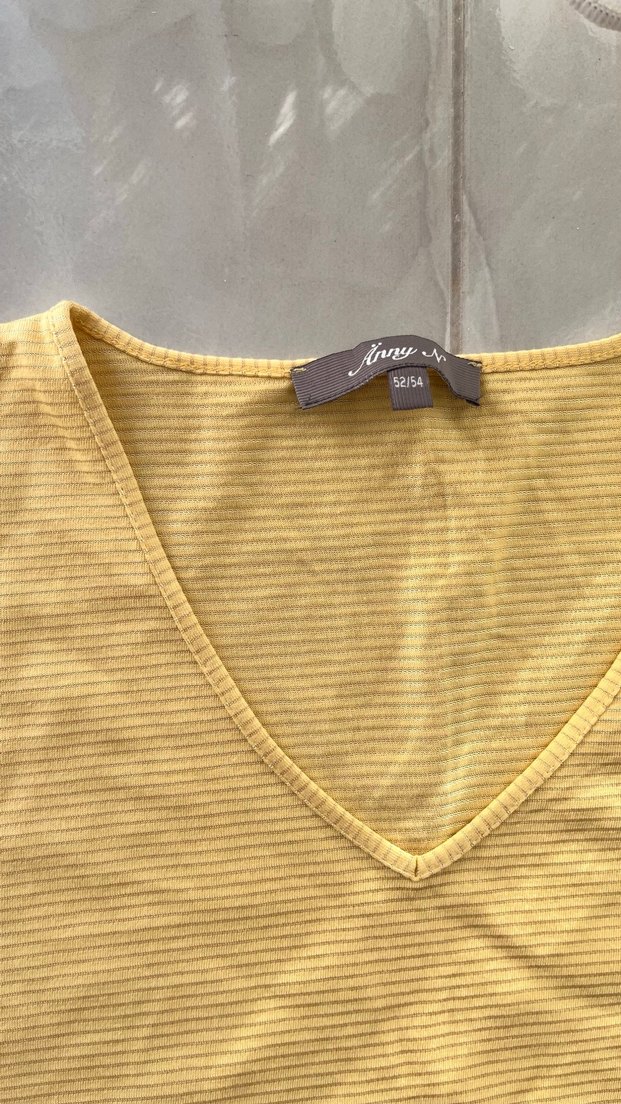 Sarı V Yakalı Keten Kadın Tişört - Görsel 2