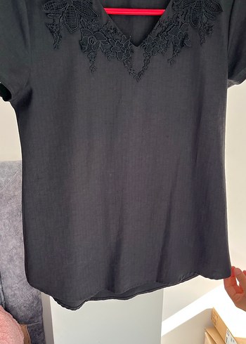 Dantel Detaylı Siyah V Yaka Kadın Bluz - Görsel 4