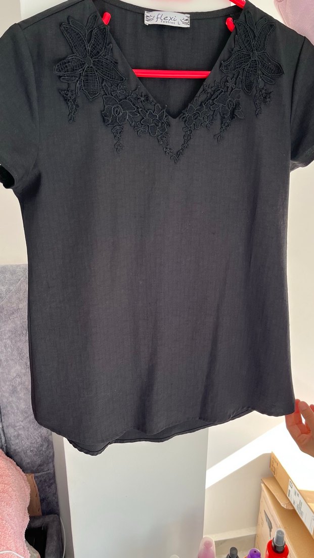 Dantel Detaylı Siyah V Yaka Kadın Bluz - Görsel 4