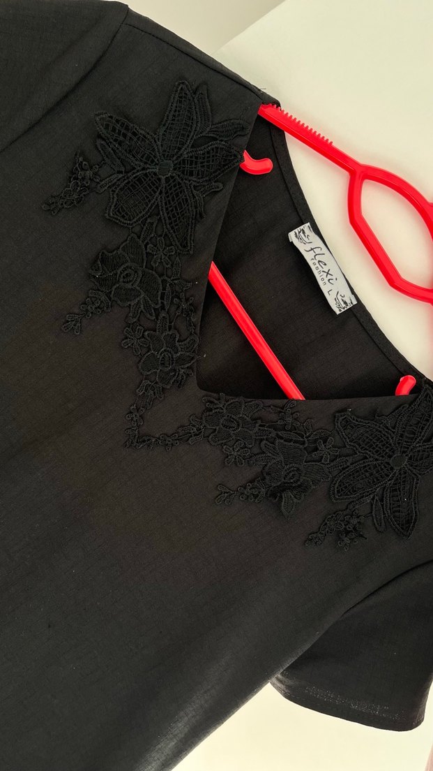 Dantel Detaylı Siyah V Yaka Kadın Bluz - Görsel 2