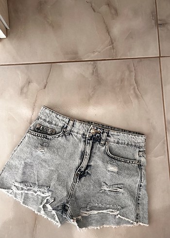 HİÇ GİYİLMEMİŞ TRENDYOL ŞORT - Görsel 4
