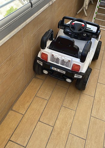 Beyaz Elektrikli Sürüş Aracı - Görsel 4