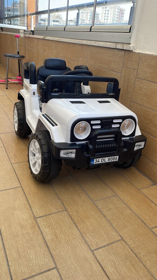 Beyaz Elektrikli Sürüş Aracı - Görsel 3