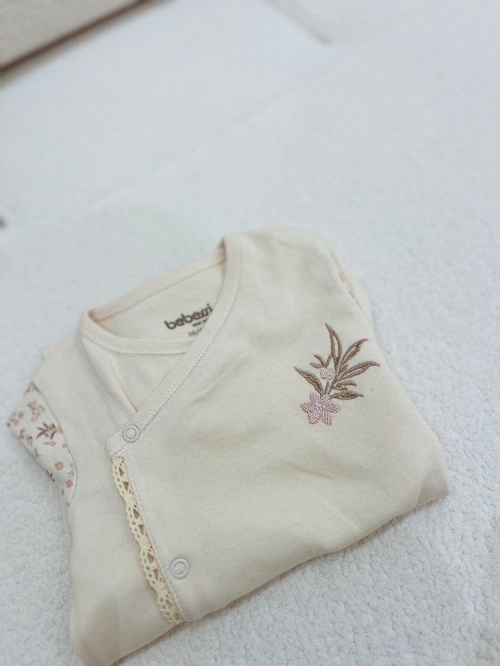 Uzun Kollu Beyaz Nakışlı Bebek Body - Görsel 2