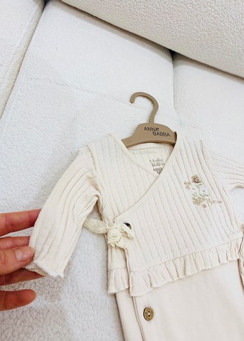 Beyaz Nakışlı Kız Bebek Tulum Seti - Görsel 3