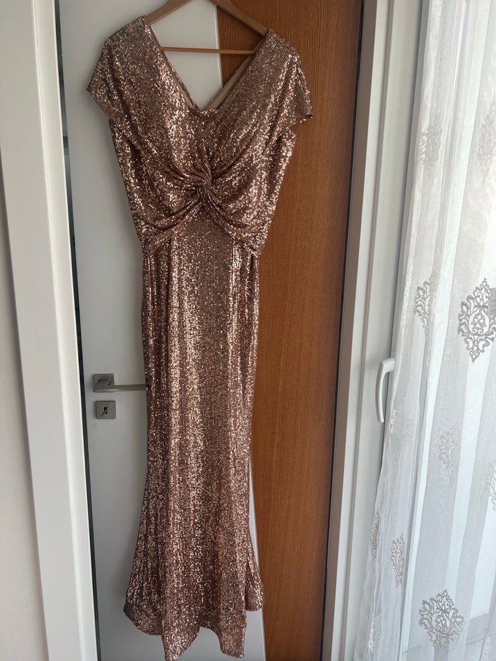 Altın Renkli Parlak Drapeli Uzun Abiye Elbise - Görsel 3