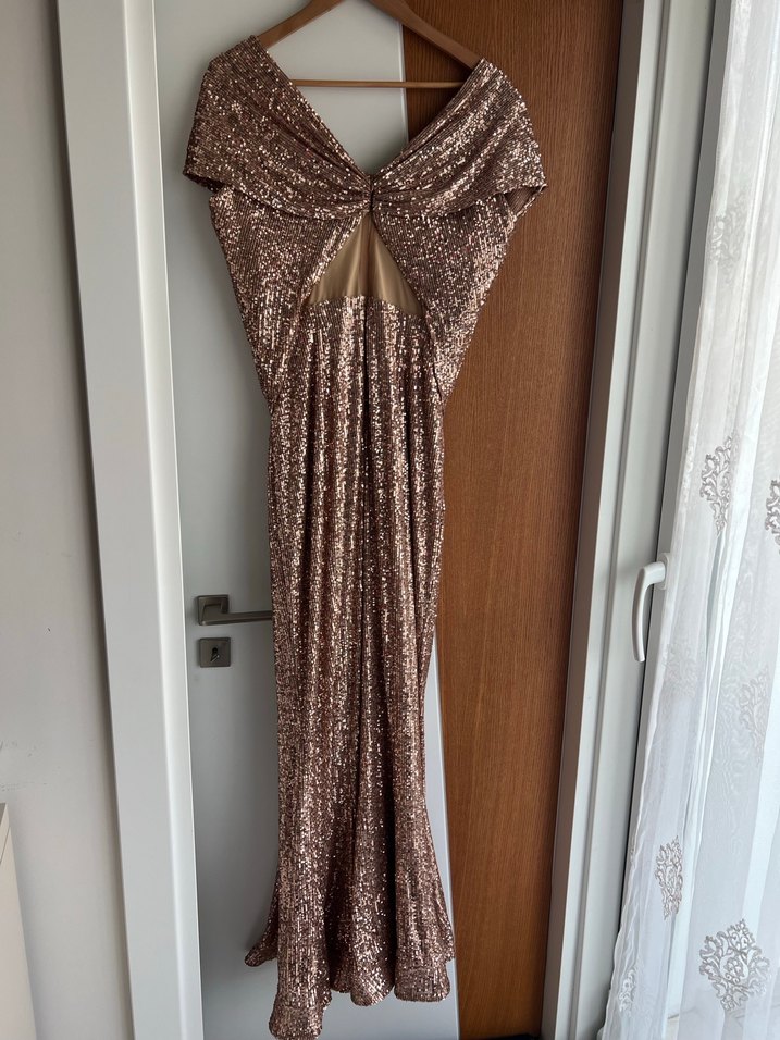 Altın Renkli Parlak Drapeli Uzun Abiye Elbise - Görsel 4