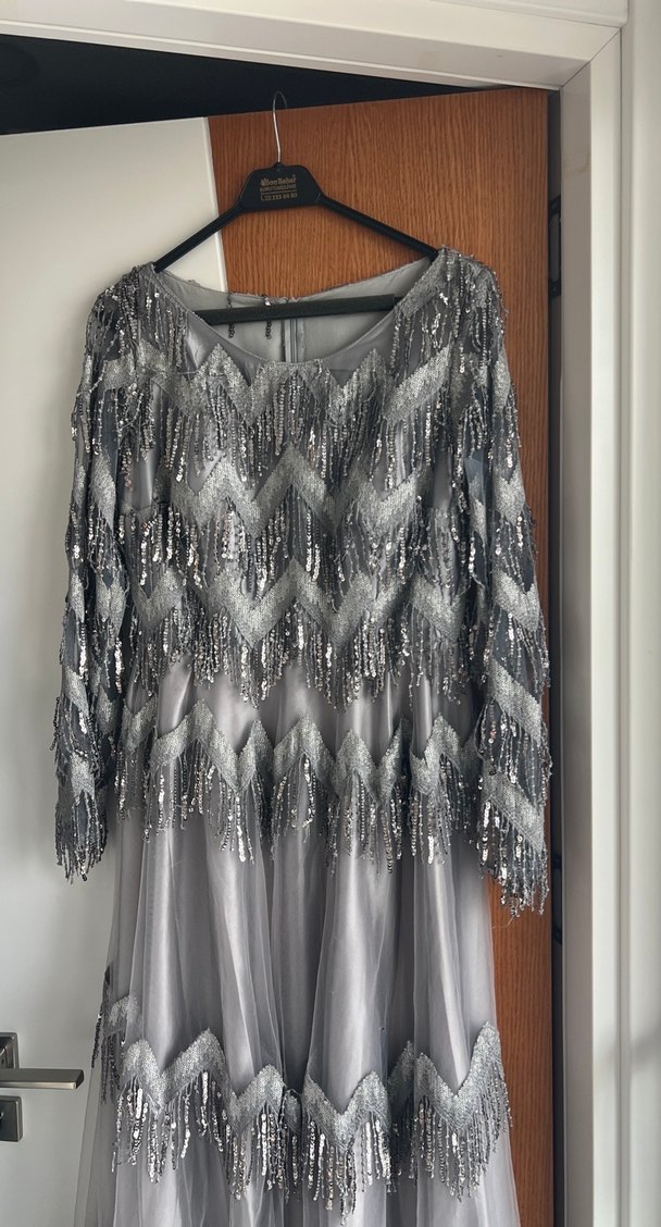 Altın Renk Parlak Drapeli Uzun Abiye Elbise - Görsel 2