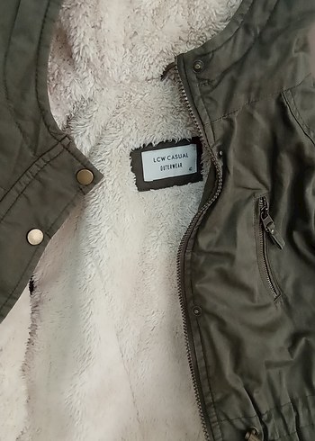 Kahverengi Kapüşonlu Kadın Mont, Peluş Detaylı - Görsel 3