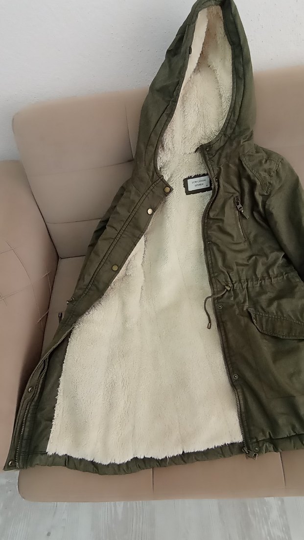 Kahverengi Kapüşonlu Kadın Mont, Peluş Detaylı - Görsel 2