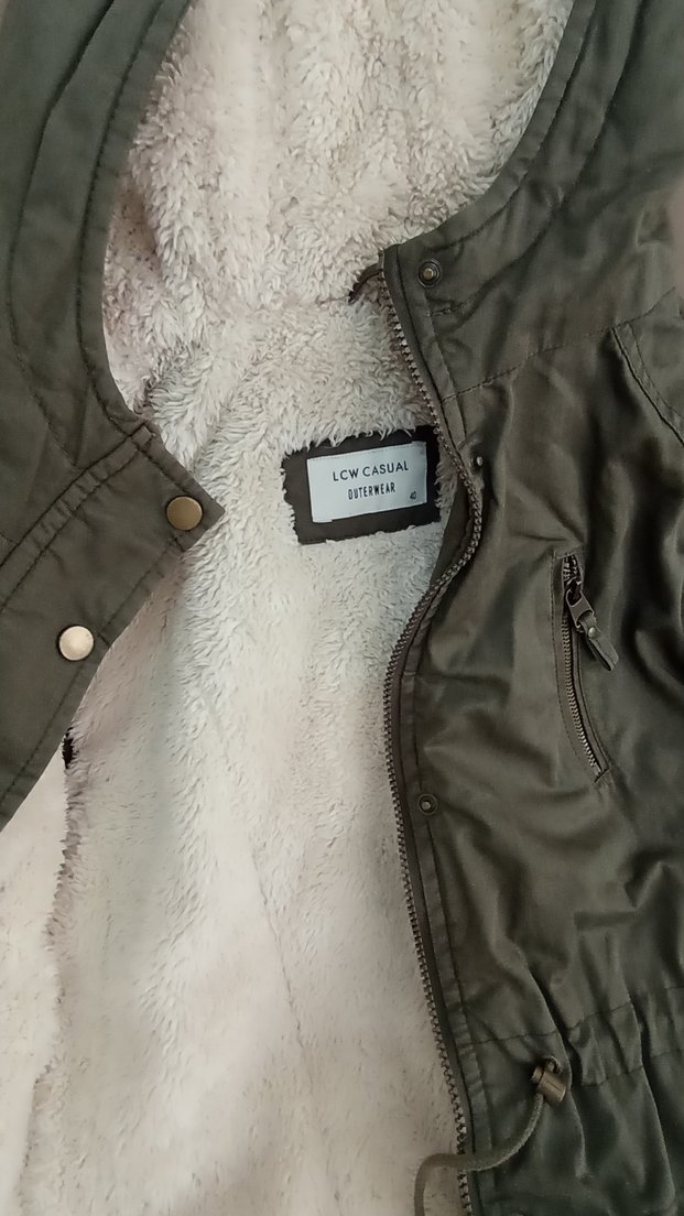 Kahverengi Kapüşonlu Kadın Mont, Peluş Detaylı - Görsel 3