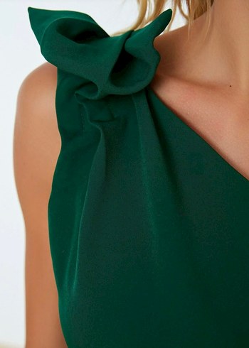 zümrüt yeşili vücuda oturan abiye elbise - Görsel 4