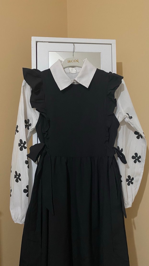 Uzun Siyah Pamuklu Nakışlı Elbise - Görsel 2