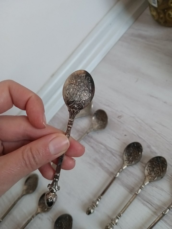 Gri ve Kırmızı Detaylı 12 Parça Metal Kaşık Seti - Görsel 5