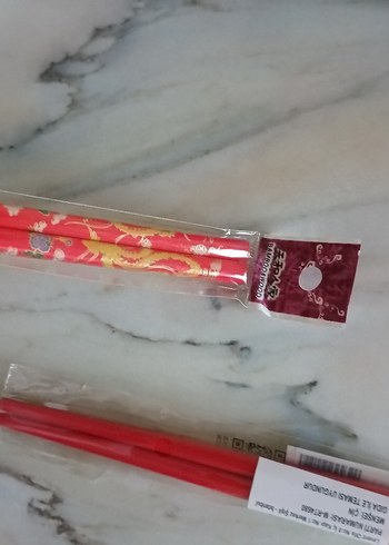 Kırmızı Desenli Renkli Çubuklar - Görsel 2