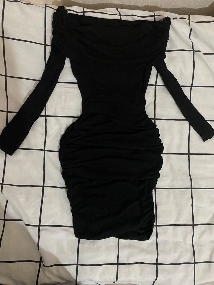 Uzun Drapeli Siyah Kadın Gece Elbisesi - Görsel 2