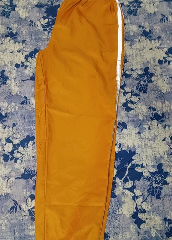 Sarı Yansıtıcı Şeritli Bol Kesim Kadın eşofman - Görsel 2