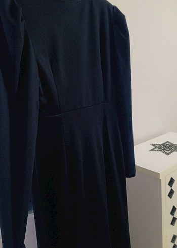 Zincir Detaylı siyah elbise - Görsel 4