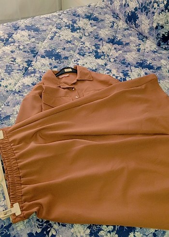 Düğmeli Kısa Kahverengi Keten Gömlek - Görsel 3