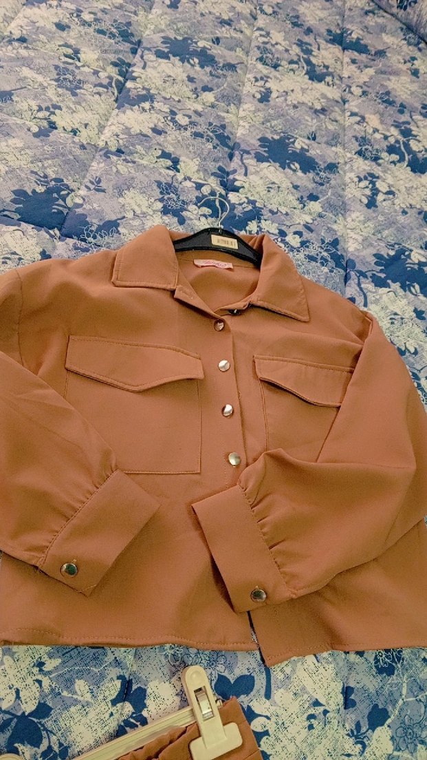 Düğmeli Kısa Kahverengi Keten Gömlek - Görsel 2