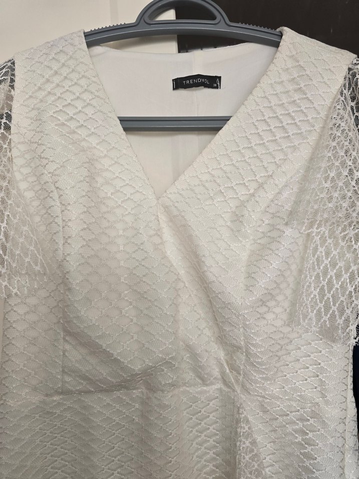 Beyaz Drapeli V Yakalı Uzun Elbise - Görsel 4