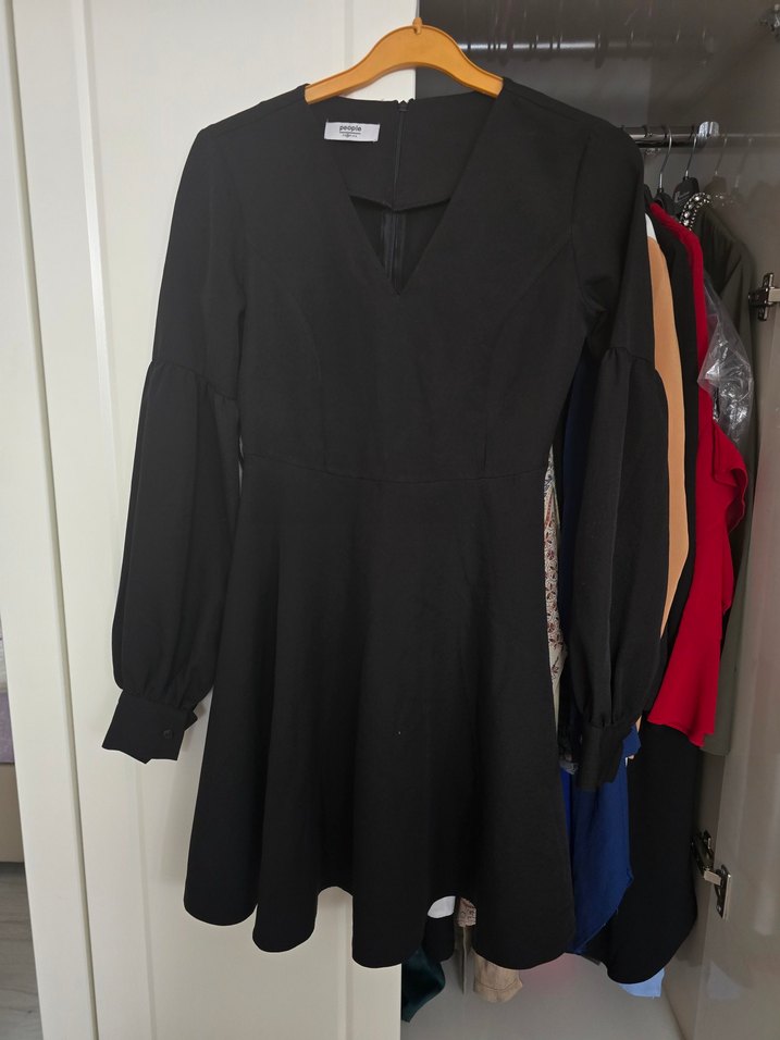 Siyah V Yakalı Uzun Kollu Midi Elbise - Görsel 5