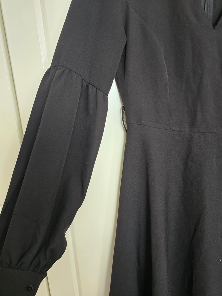 Siyah V Yakalı Uzun Kollu Midi Elbise - Görsel 4