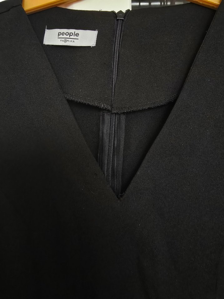 Siyah V Yakalı Uzun Kollu Midi Elbise - Görsel 2