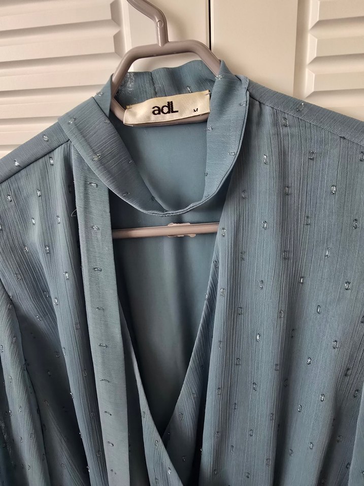 Adil ışık V Yaka Drapeli Mavi Uzun Kollu Bluz - Görsel 3