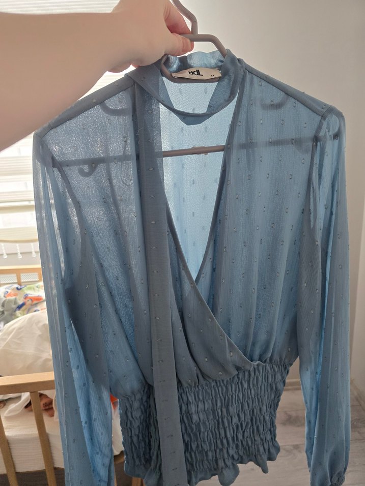 Adil ışık V Yaka Drapeli Mavi Uzun Kollu Bluz - Görsel 4