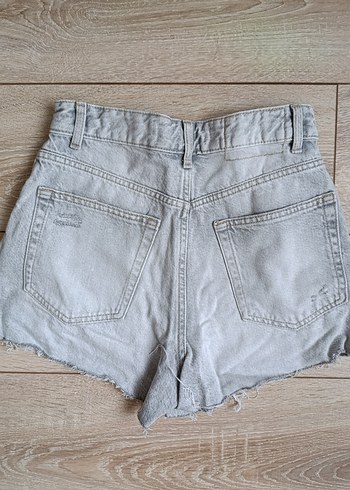 Gri Kadın Yırtık Mini Denim Şort - Görsel 2
