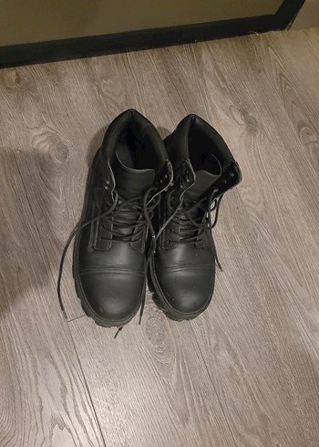 bershka 44 numara kışlık bot - Görsel 3