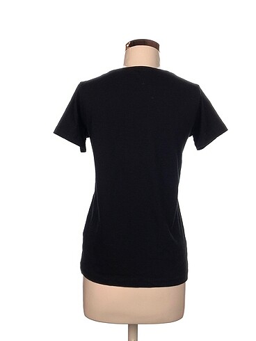 s Beden Stradivarius T-shirt %70 İndirimli.