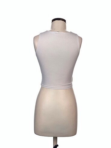 s Beden Stradivarius T-shirt %70 İndirimli.