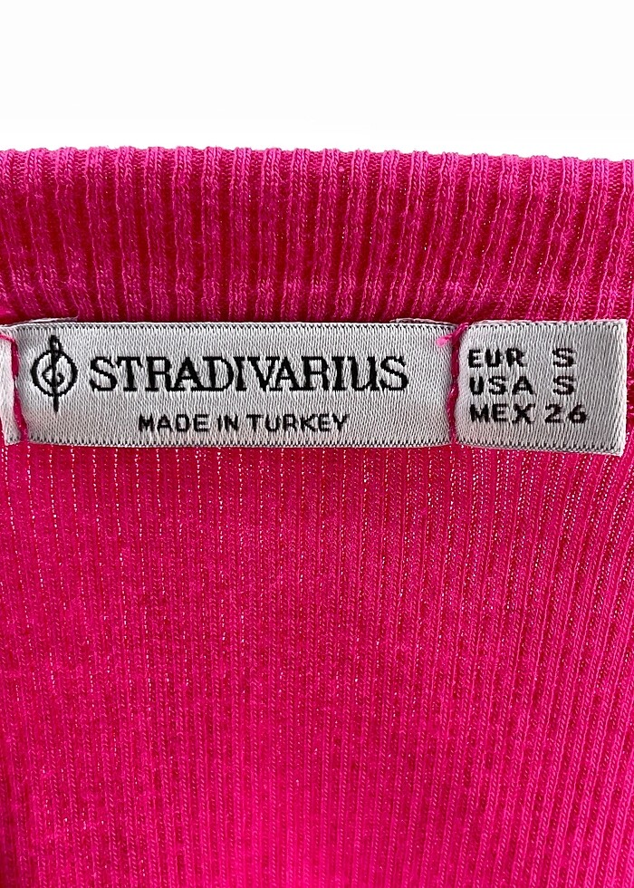 Stradivarius T-shirt %70 İndirimli. - Görsel 4
