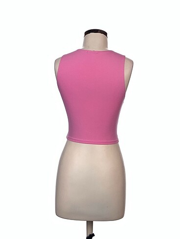 s Beden Stradivarius T-shirt %70 İndirimli.